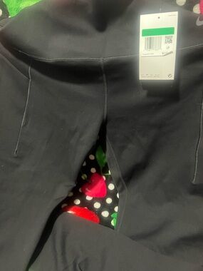 Black Athletic Leggings with Side Pockets